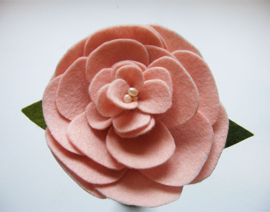 how to make a long stem felt rose, felt flower tutorial, felt flower DIY, felt rose